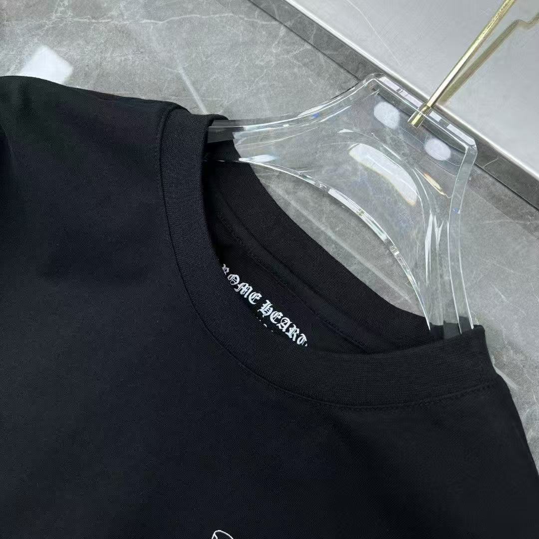 【Chrome Hearts】26SS MattyBoy Linkグラフィック&マルチポップアートアームプリント 長袖Tシャツ 3 【Chrome Hearts】26SS MattyBoy Linkグラフィック&マルチポップアートアームプリント 長袖Tシャツ - 画像 (3)