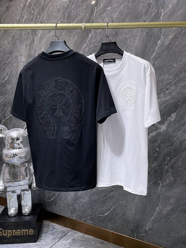 【Chrome Hearts】26SS ホースシュー クロス オープンワーク刺繍 サンスクリット 半袖Tシャツ オーバーサイズ メンズ レディース 【8938】 1 【Chrome Hearts】26SS ホースシュー クロス オープンワーク刺繍 サンスクリット 半袖Tシャツ オーバーサイズ メンズ レディース 【8938】