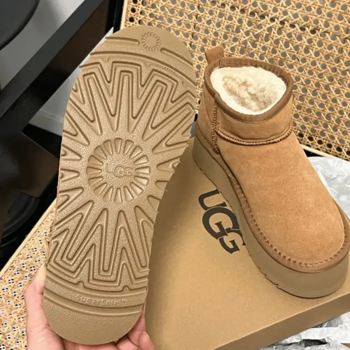 UGG（アグ） クラシック ウルトラ ミニ プラットフォーム 厚底5cm
