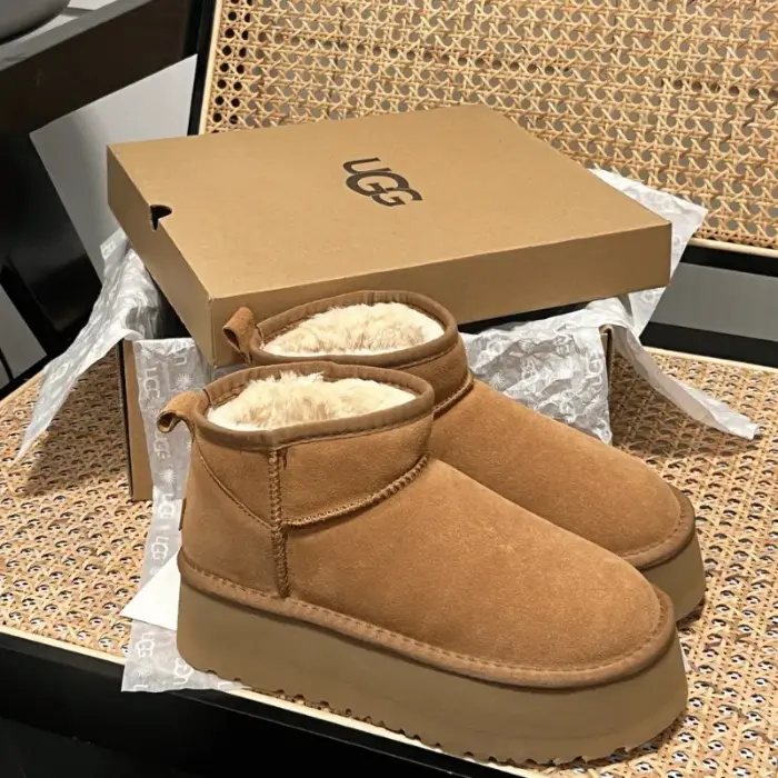 UGG（アグ） クラシック ウルトラ ミニ プラットフォーム 厚底5cm